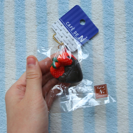 Cafe de N Chocolate Dipped Strawberry Squishy